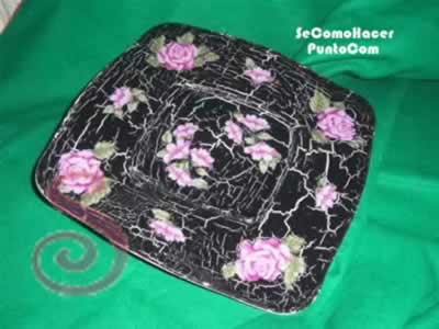 el foro de SeComoHacer tienes más conocimientos sobre el decoupage